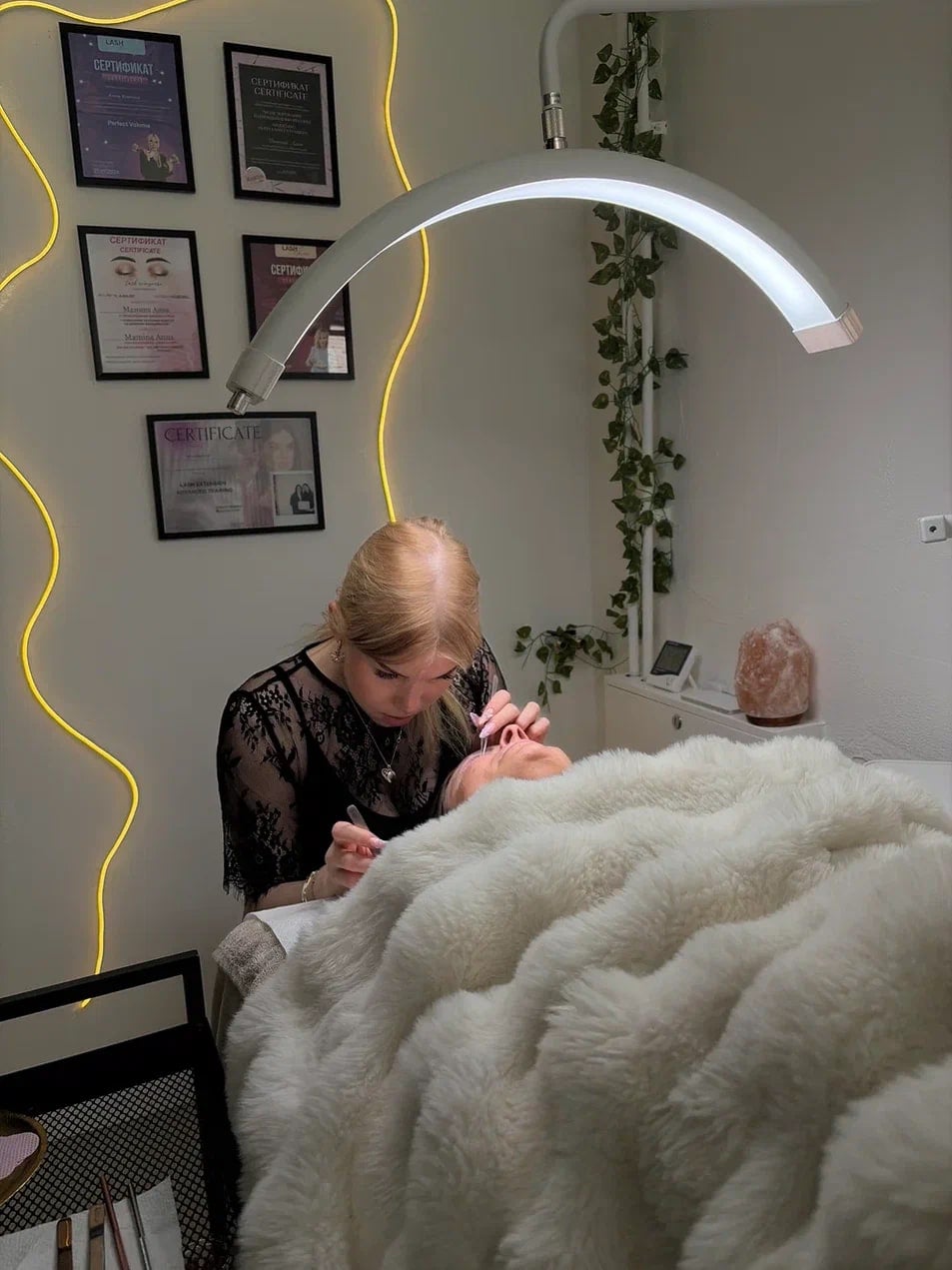 Annan ripsityö — studiossa